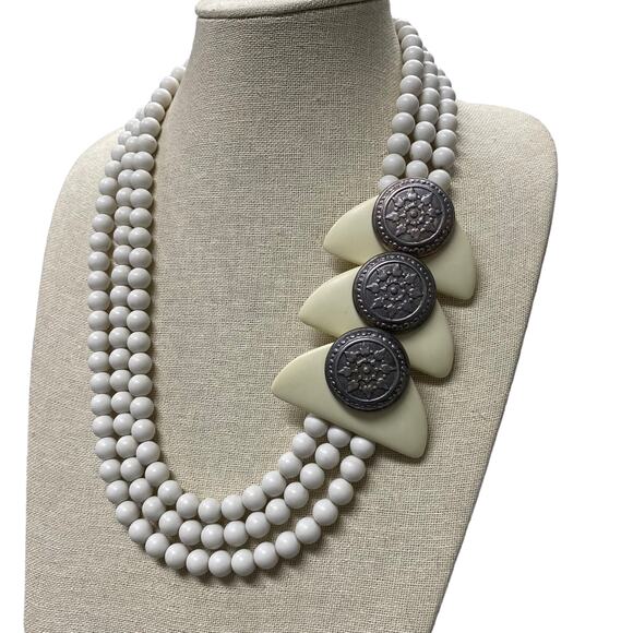 Vintage White Beaded 80s Statement Necklace - Picture 2 of 6